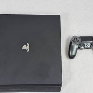 PlayStation 4 PRO W/ Controller