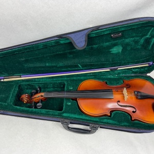Karl Knilling Bucharest 4KF 4/4 Violin With Bow and Case