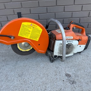 Stihl TS400 Concrete Saw (Won't Stay On)