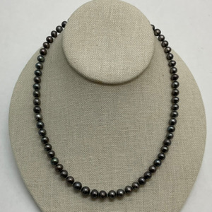 14K Yellow Gold 18 in Black Pearl Necklace