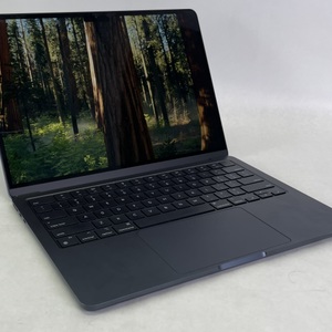 Apple Macbook Air M2 Model: Mly33ll/A
