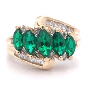Ladies 14K Yellow Gold Emerald Green Marquise Gemstone & Diamond Ring