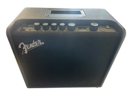 Fender Mustang lt25 Solid State Guitar Combo Amplifier