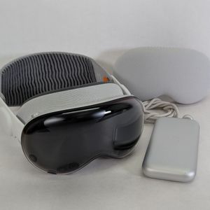 Apple Vision Pro 1TB VR Headset