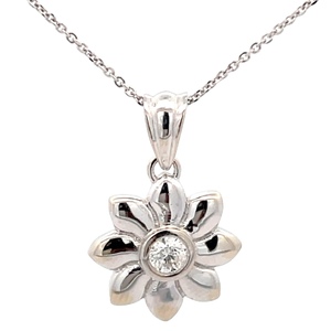 14K White Gold 18 in. Flower Necklace With 1/4Ct Diamond 6.1g