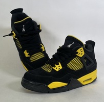 Jordan Retro 4 Thunder (2023) Size 4.5Y