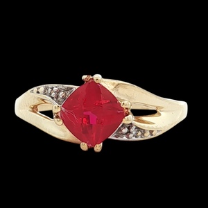 10K Yellow Gold Red Gemstone Ring SZ:7