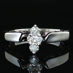 Ladies 10K White Gold 1/5CTW Diamond Keepsake Engagement Ring SZ:7