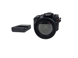 Sony A100 DSLR 10.2MP Camera W/ 18-70 Camera Lens and Charger