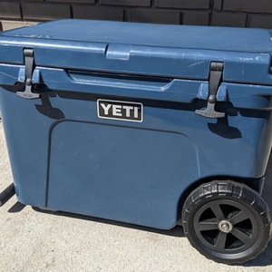 Yeti Tundra Haul Wheeled Cooler - Navy