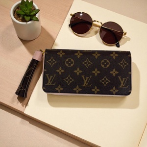 Louis Vuitton Zippy Rose Ballerine W/Tassel