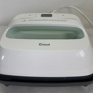 Cricut EASYPRESS 2 2008230 2 9" X 9" No-stress Heat Press Machine