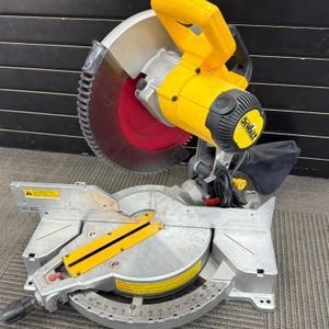 Dewalt 15 Amp Corded 12" Single Bevel Compound Miter Saw