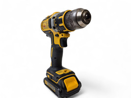 20V DeWalt DCD790 Drill Driver W/ 20V DeWalt 1.5AH Battery
