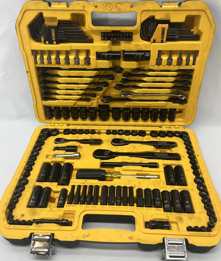 DeWalt Black Chrome Mechanics Tool Set (184-Piece) w/ Hard Case ...