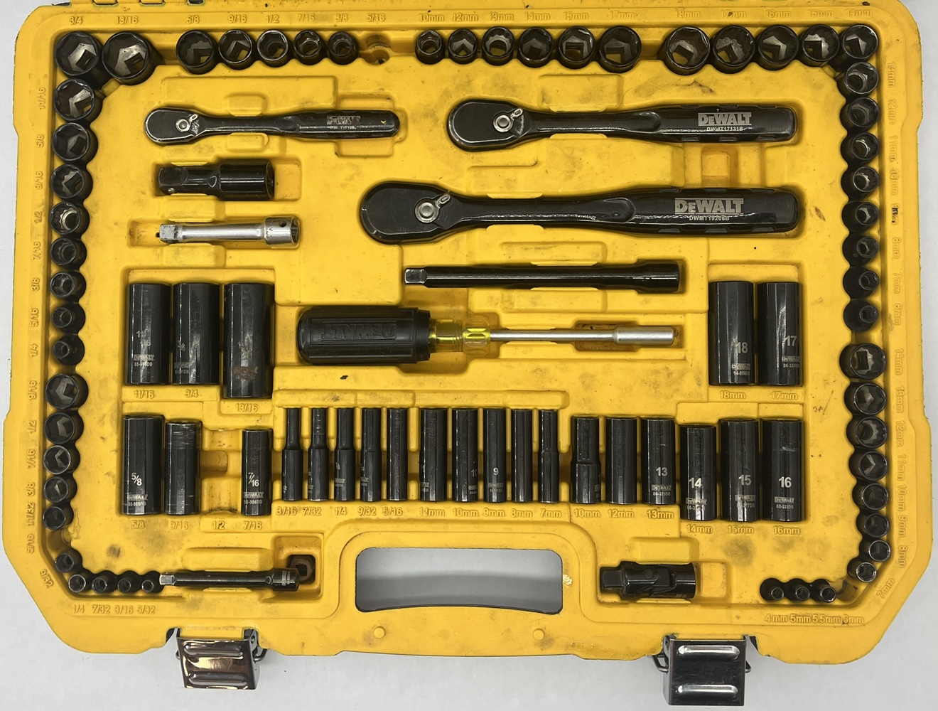 DeWalt Black Chrome Mechanics Tool Set (184-Piece) w/ Hard Case ...