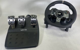 Logitech G920 Driving Force Racing Wheel for Xbox One and PC 